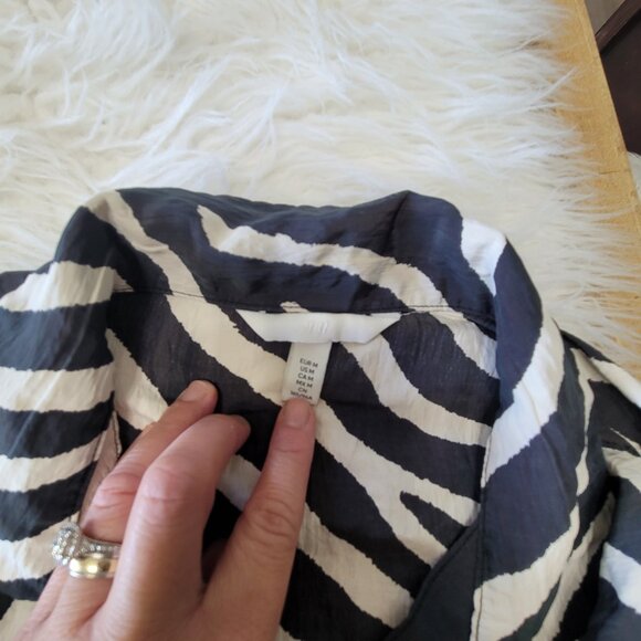 H&M Womens Crop Animal Print Lightweight Blouse Wrap Around Sz M Brown - Picture 6 of 10